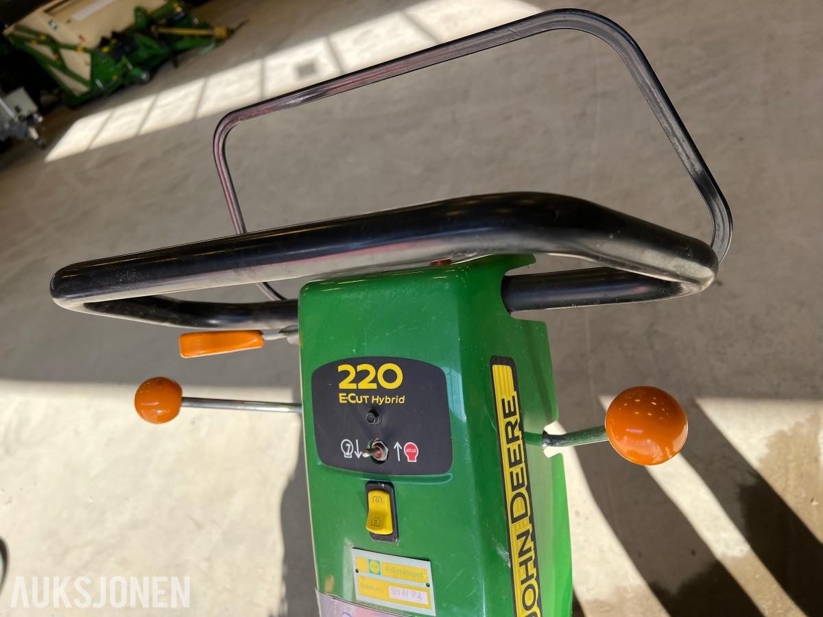 2017 John Deere 220 E-Cut Hybrid Green Klipper